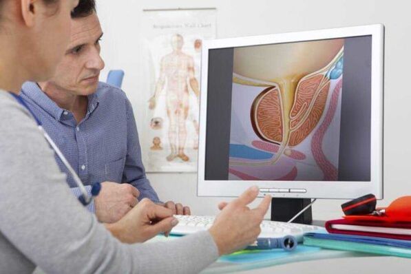 den Dokter konsultéiert de Patient zum Thema Prostatitis